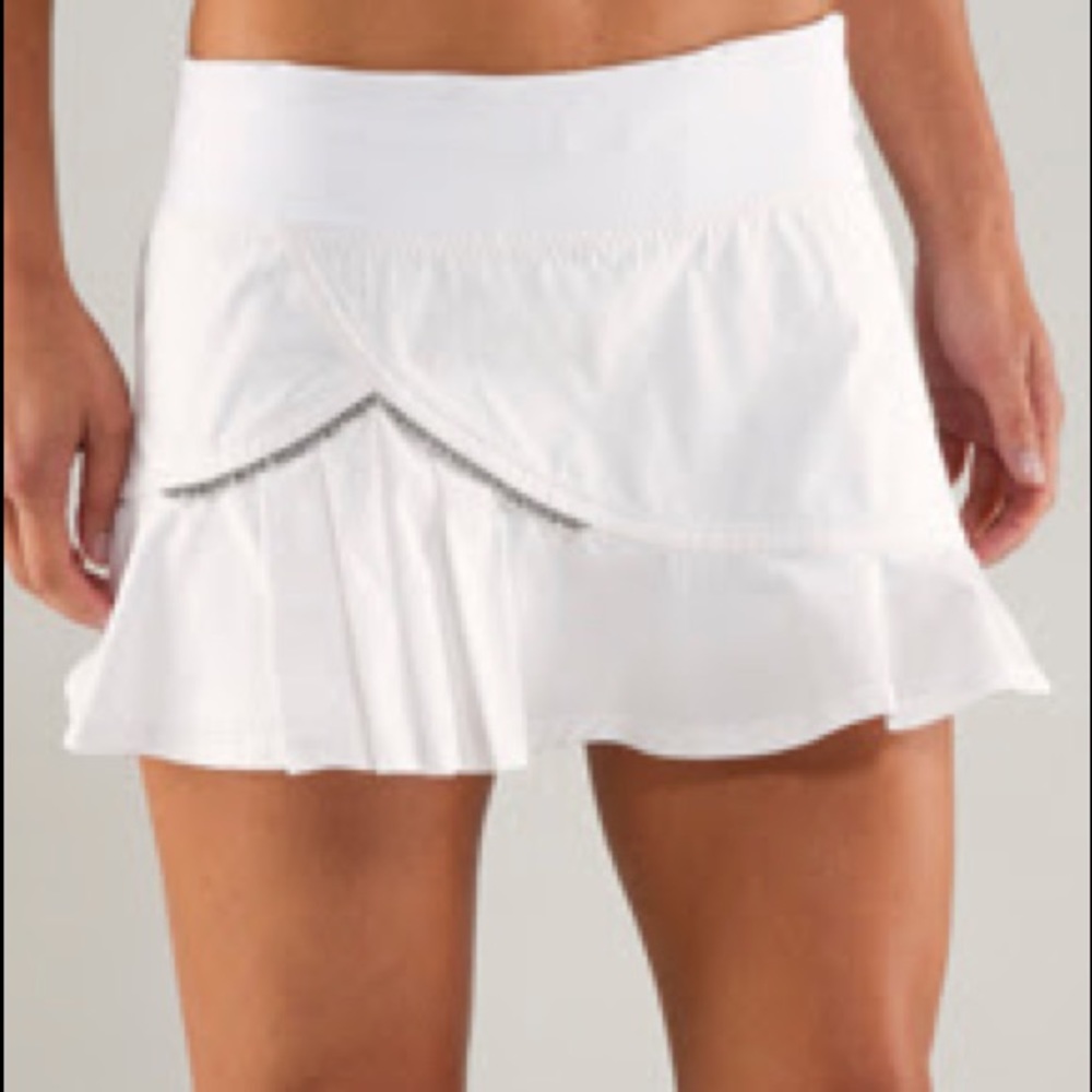 Lululemon FULL TILT Black Skirt SZ 8 Reflective